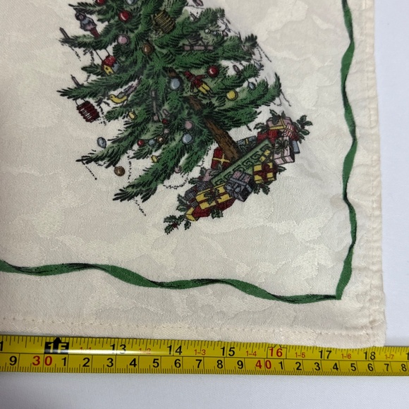Spode Christmas Tree Santa On Top 19x18 Cloth Napkins Set of 4 - Picture 9 of 11
